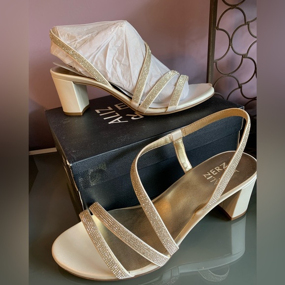 Naturalizer NWT Women's white Sandal Vanessa 2 size 9 New in Box sparkly 2024 - Picture 2 of 14
